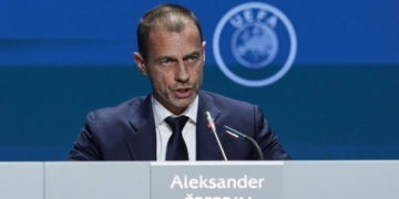 Ο Τσεφέριν παραμένει στην UEFA και διεκδικεί νέα θητεία